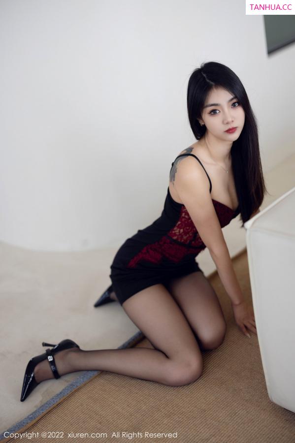 可乐Vicky  [XiuRen]高清写真图 2022.10.27 No.5769 可乐Vicky 黑丝短裙第63张图片